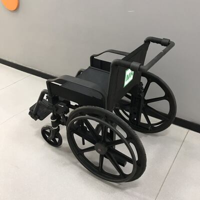 L1040mm W670mm H890mm Non Magnetic Wheelchair Featuring Detachable Padded Armrest Suitable for Hospitals and Mobility Solutions